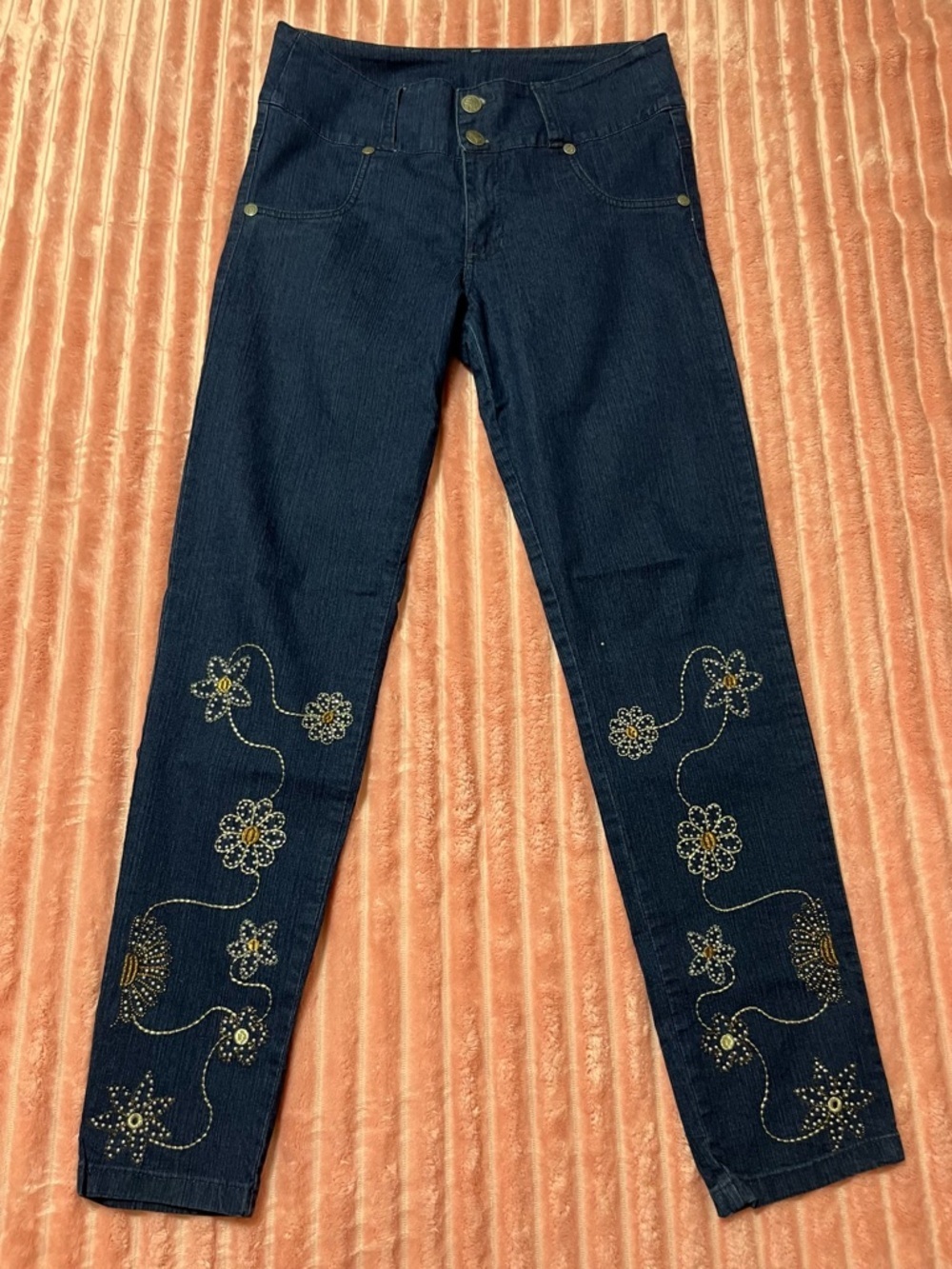 Colombian "Levanta Cola" (Butt-Lifting) Jeans
